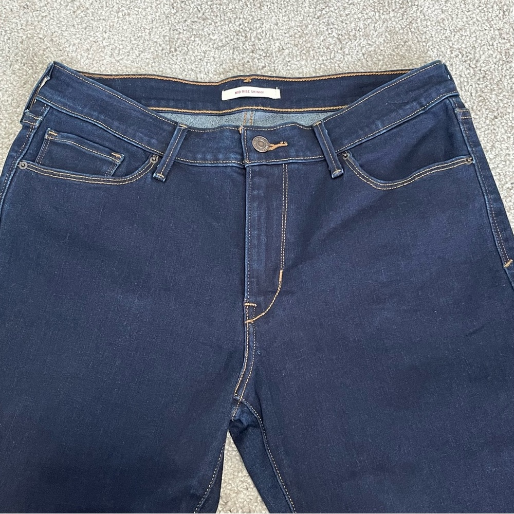 Levi’s mid rise skinny stretchy dark blue jeans - Picture 2 of 11